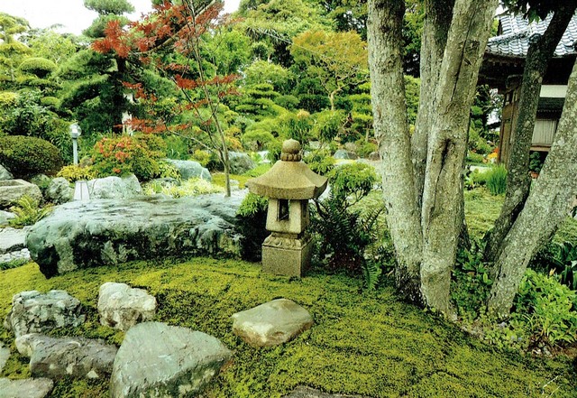 古い灯篭 灯籠 日本庭園 庭造り 苔 - その他